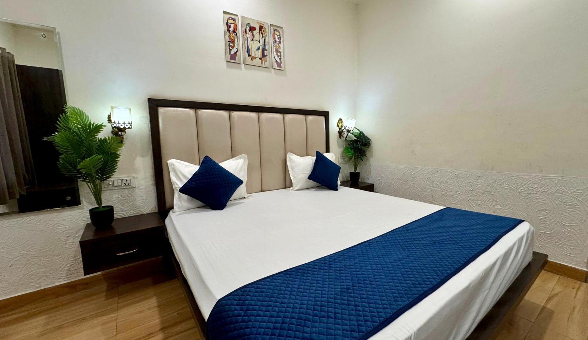 Sparkle Hotel