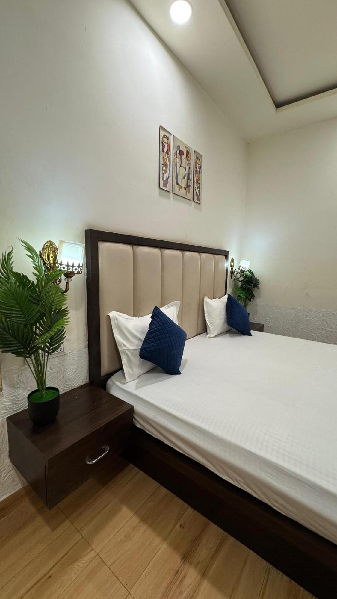 Sparkle Hotel
